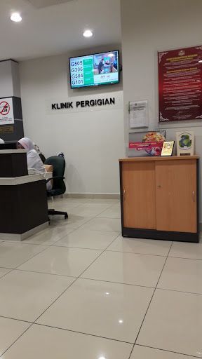 Klinik Gigi Terbaik: Doktor Gigi Terdekat di Kampung Ayer Molek